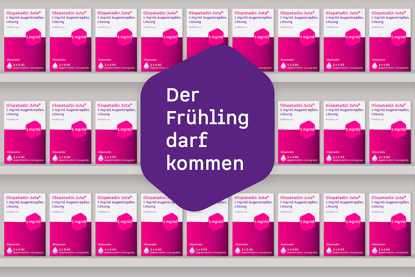 24 aufgereihte Schachteln des Juta-Pharma-Arzneimittels Olopatadin Juta® 1 mg/ml Augentropfen, Lösung sowie die Aufschrift der Frühling darf kommen.