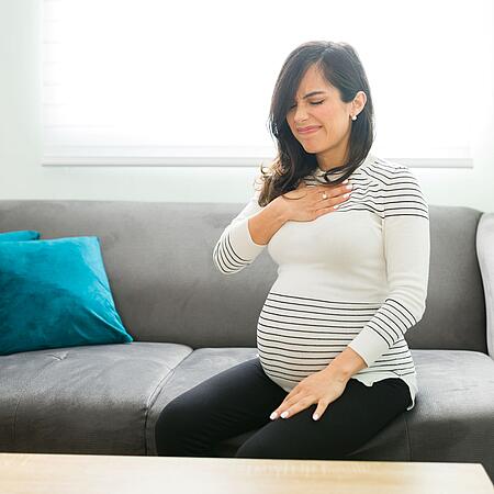 Schwangere mit Sodbrennen bzw. Refluxbeschwerden.