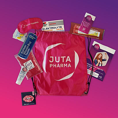 Abbildung eines Beutels mit verschiedenen Give-aways für ein Festival.