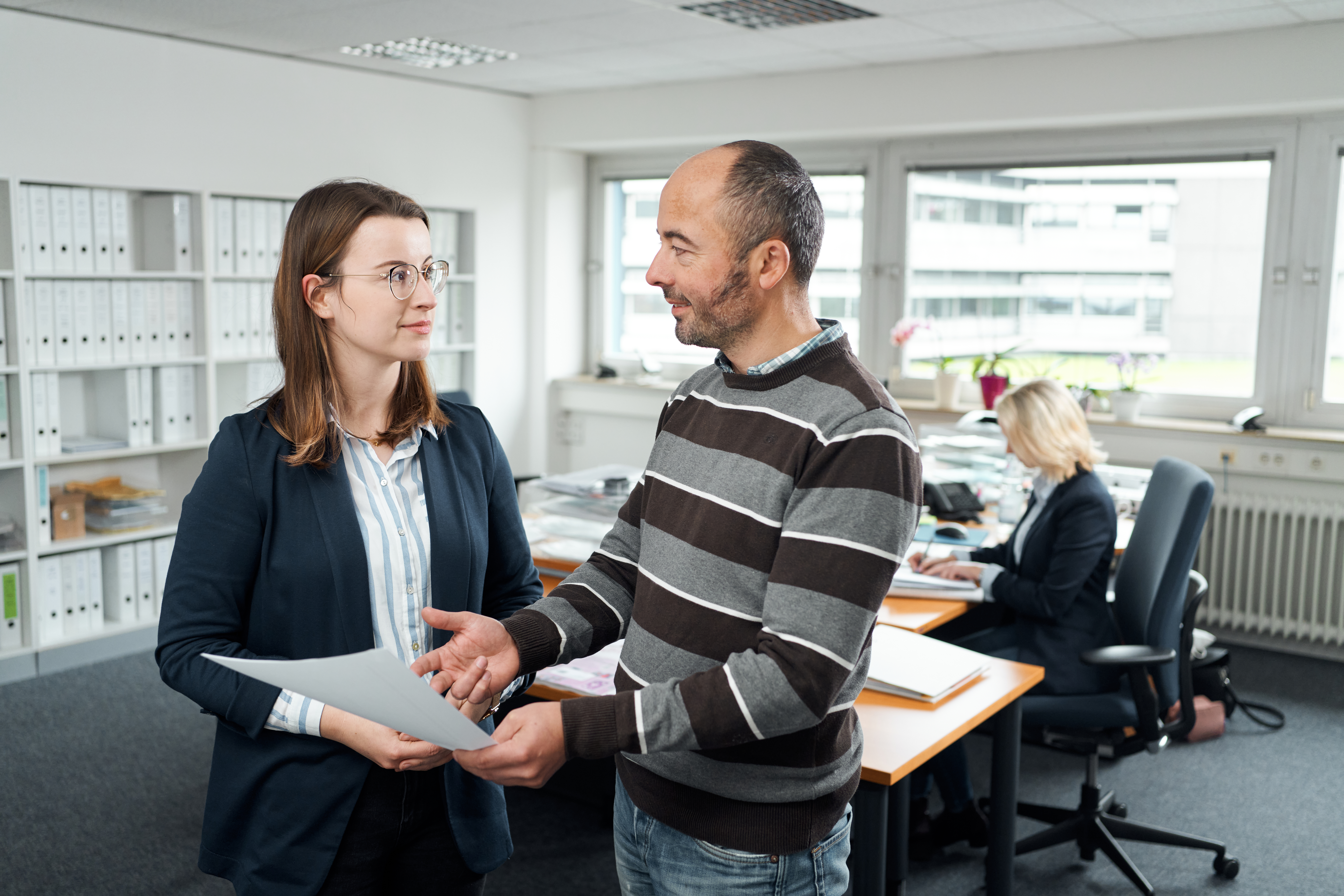 Mitarbeitende bei Juta Pharma in Flensburg: Hochwertige Arzneimittel auf Rezept